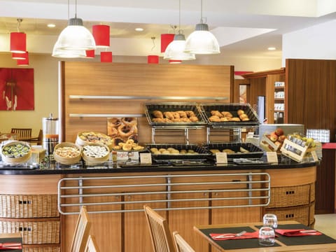 Daily buffet breakfast for a fee