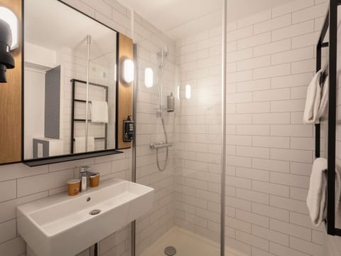 Egyptian cotton sheets, premium bedding, in-room safe, desk