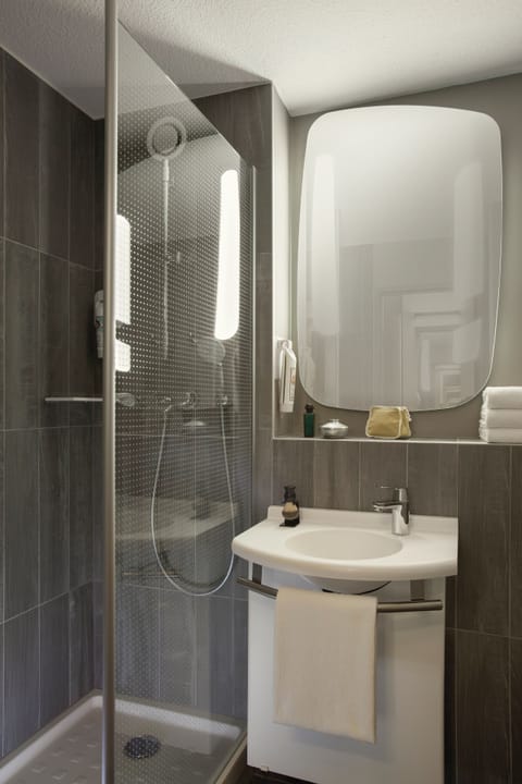 Standard Room, 1 Double Bed | Bathroom