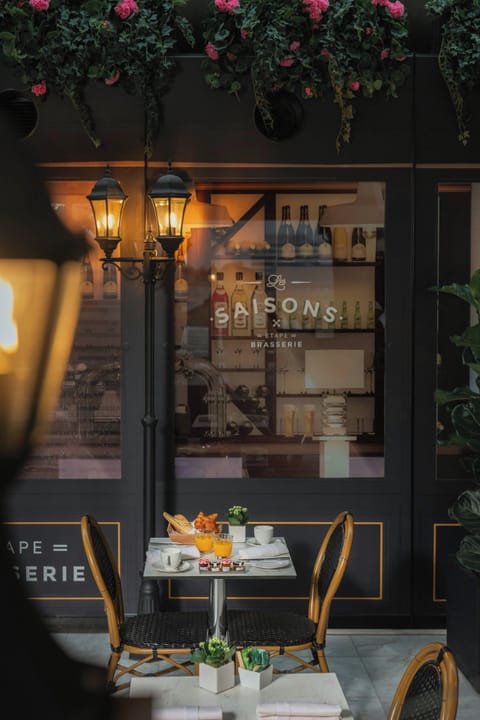 Daily buffet breakfast (EUR 41 per person)