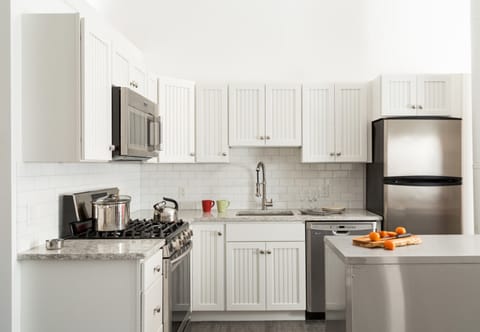 Deluxe Room, 1 King Bed, Non Smoking, Private Bathroom | Premium bedding, individually decorated, individually furnished