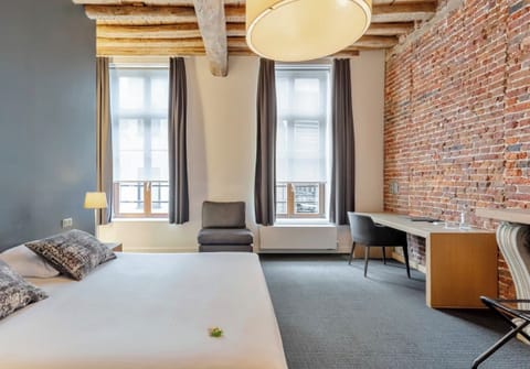 Traditional Double Room | Desk, free cribs/infant beds, free WiFi