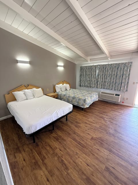 Studio, 2 Queen Beds, Non Smoking | Iron/ironing board, free WiFi, bed sheets, alarm clocks