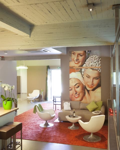 Sauna, hot tub, steam room