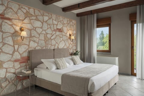 Suite | Down comforters, minibar, desk, cribs/infant beds