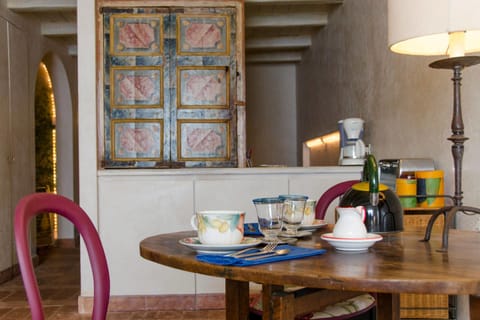 Studio | Private kitchen | Fridge, microwave, stovetop, cookware/dishes/utensils