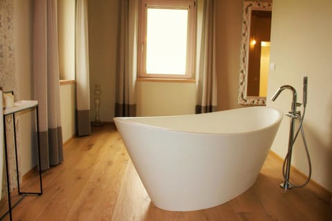 Suite, 1 Queen Bed | Bathroom | Shower, free toiletries, hair dryer, bidet