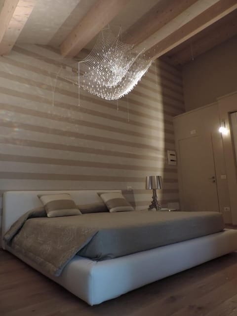 Suite, 1 Queen Bed | 1 bedroom, desk, cribs/infant beds, rollaway beds