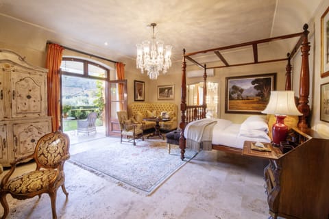 Luxury Suite | Premium bedding, free minibar items, in-room safe