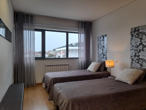 20 bedrooms, blackout drapes, free WiFi, bed sheets