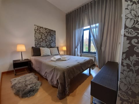 Double Room, Private Bathroom | 20 bedrooms, blackout drapes, free WiFi, bed sheets
