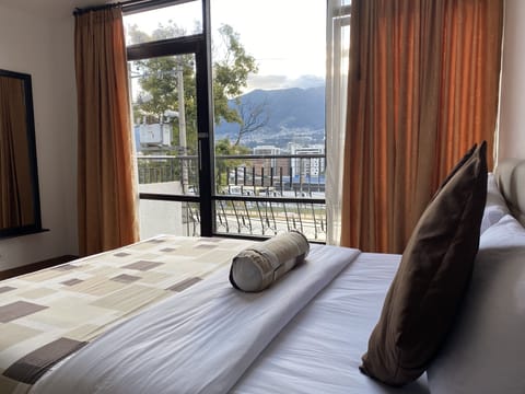 Deluxe Room, 1 Queen Bed, Mountain View | Minibar, in-room safe, desk, laptop workspace
