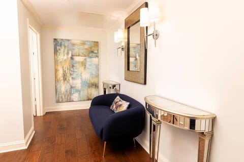 Design Suite, 1 Bedroom | In-room safe, individually decorated, individually furnished