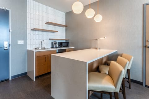 Suite, 1 King Bed | Private kitchenette | Fridge, microwave, coffee/tea maker
