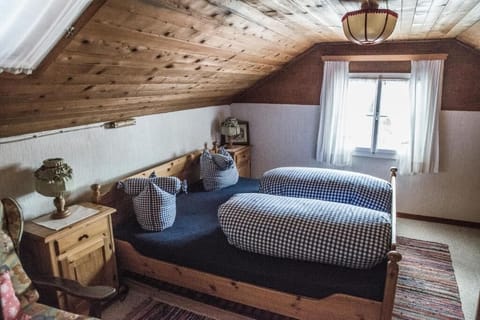 Individually furnished, desk, free WiFi, bed sheets