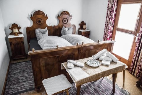 Individually furnished, desk, free WiFi, bed sheets