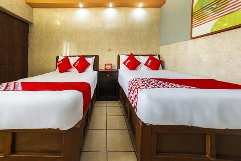 Family Room | Minibar, desk, free WiFi, bed sheets