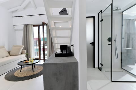 Grand Suite with Loft and Pool View | Free WiFi, bed sheets