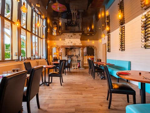 Lunch and dinner served, Regional cuisine