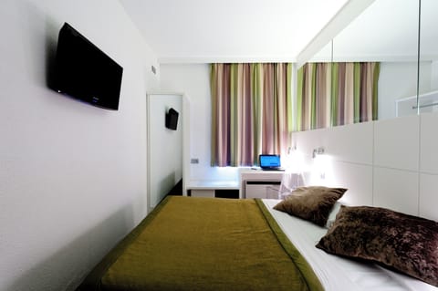 Classic Double Room, City View | Free WiFi, bed sheets