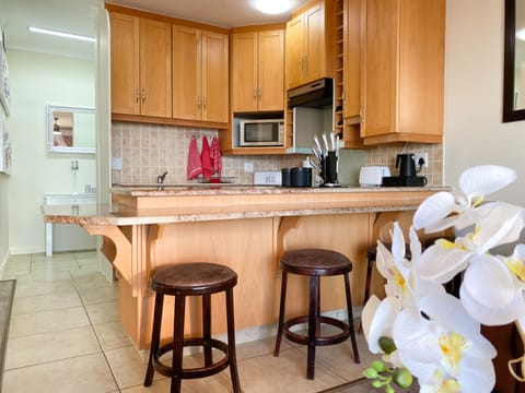 Executive Apartment | Private kitchen | Mini-fridge, electric kettle