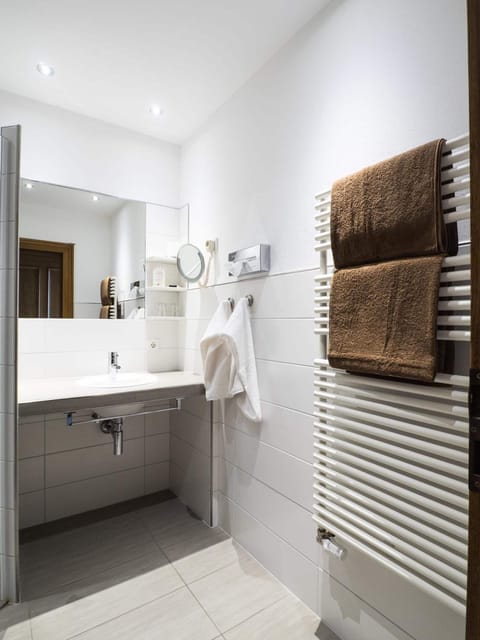 Deep soaking tub, free toiletries, hair dryer, bathrobes