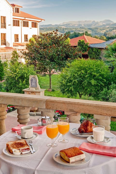 Daily buffet breakfast for a fee
