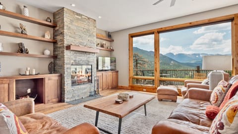 Condo, 3 Bedrooms | Living area