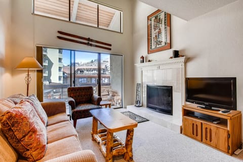 Condo, 1 Bedroom | Living area