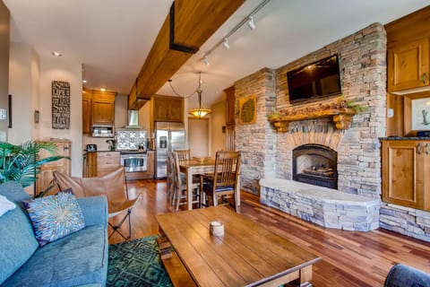 Condo, 3 Bedrooms | Living area