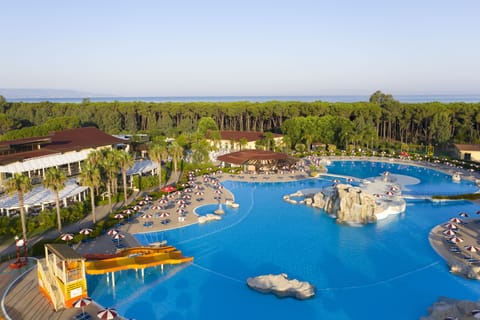 2 outdoor pools, pool umbrellas, sun loungers