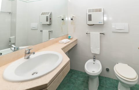 Shower, free toiletries, hair dryer, bidet