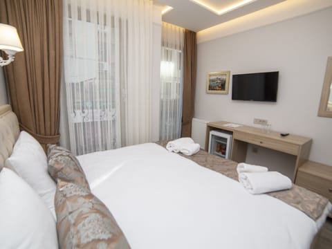 Standard Double or Twin Room | Minibar, in-room safe, iron/ironing board, free WiFi