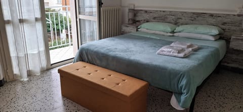 Double Room | Down comforters, desk, free WiFi, bed sheets