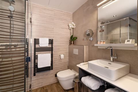 Rainfall showerhead, designer toiletries, hair dryer, towels