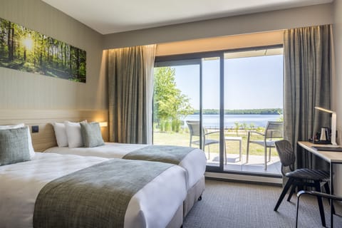 Premium bedding, pillowtop beds, in-room safe, desk