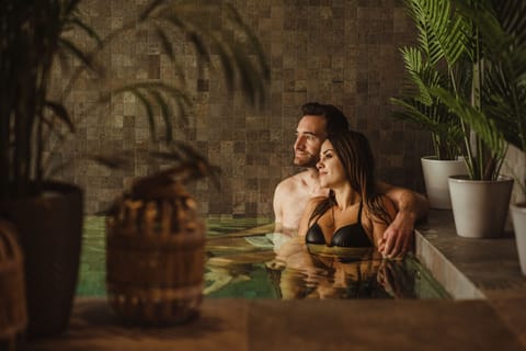 Couples treatment rooms, sauna, hot tub, steam room, Turkish bath
