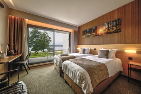 Standard Room, 2 Twin Beds, Lake View | Premium bedding, pillowtop beds, in-room safe, desk