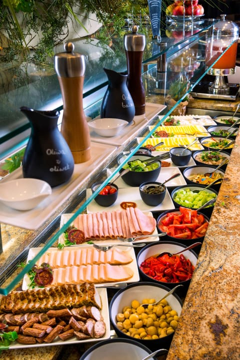 Daily buffet breakfast for a fee