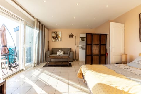 Basic Studio (Burkina) | Individually decorated, individually furnished, blackout drapes