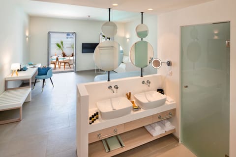 Deluxe Double Room, Private Pool | Bathroom | Bathrobes, slippers, towels