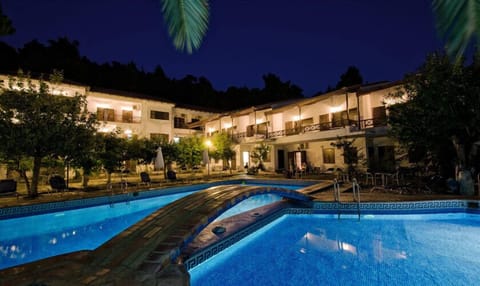 Seasonal outdoor pool, pool umbrellas, sun loungers