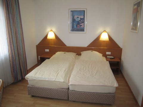 Double Room | In-room safe, desk, iron/ironing board, cribs/infant beds
