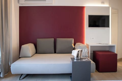 Camera Junior Suite con letto matrimoniale o 2 letti singoli, balcone | Minibar, in-room safe, individually furnished, desk
