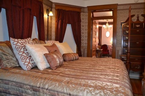 New Orleans Room | Free WiFi, bed sheets