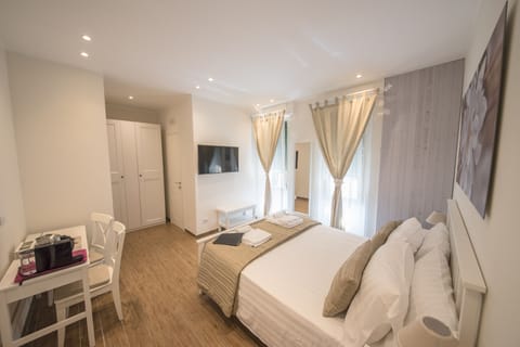 Deluxe Double Room | Premium bedding, down comforters, memory foam beds, in-room safe