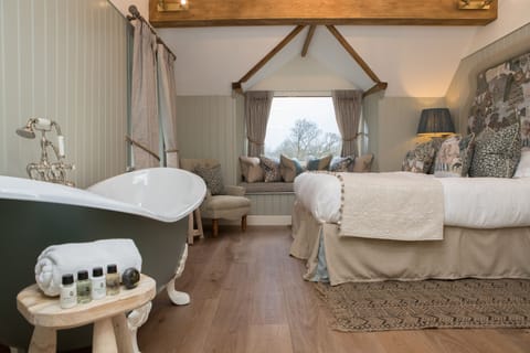 Luxury Suite | Egyptian cotton sheets, premium bedding, minibar, in-room safe