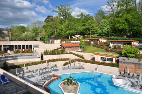 Indoor pool, 2 outdoor pools, free cabanas, pool umbrellas