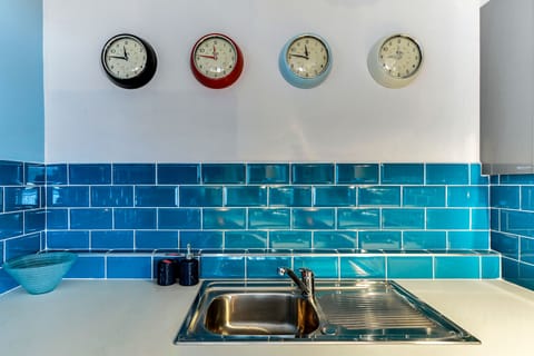 Private kitchen | Fridge, microwave, oven, stovetop