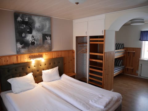 Bungalow, 2 Bedrooms | 1 bedroom, individually decorated, blackout drapes, free WiFi